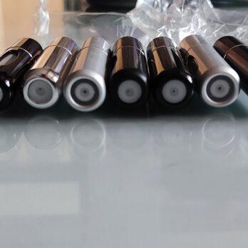 محفظه نگهدارنده عطر اتومایزر مشکی و نقره ای((فقط عمده تماس))